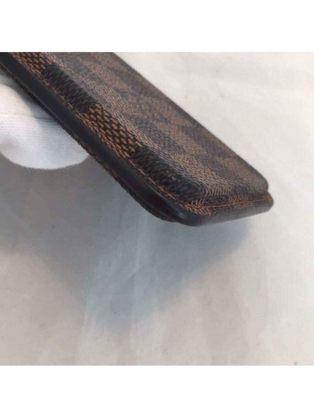 LOUIS Vuitton Phone Case - Picture 4 of 8